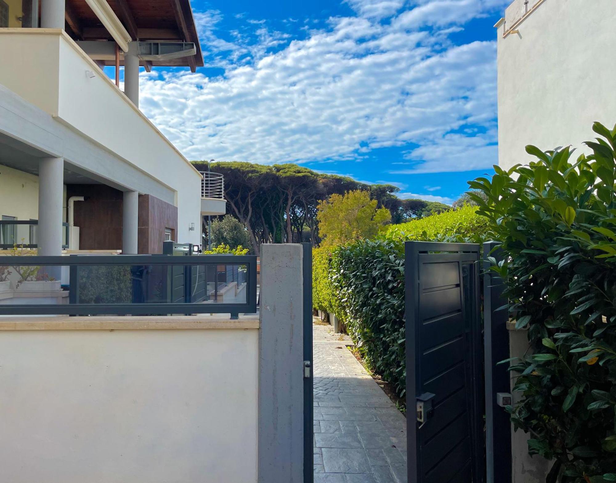 The Shabby House - Charming Seaside Retreat In Central Anzio, Steps From Beach And Train Station Dış mekan fotoğraf