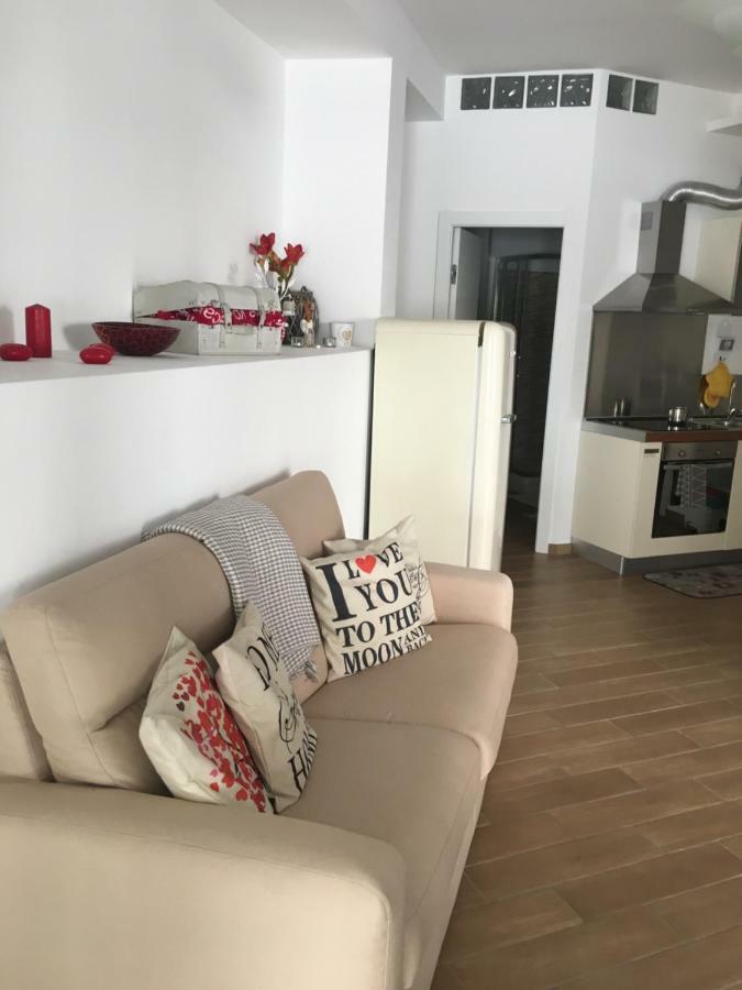 The Shabby House - Charming Seaside Retreat In Central Anzio, Steps From Beach And Train Station Dış mekan fotoğraf