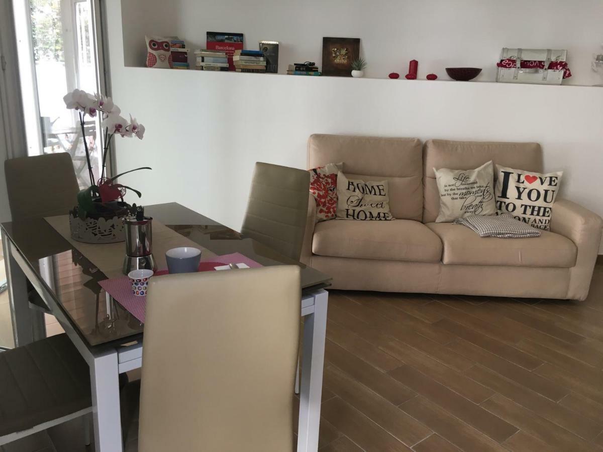 The Shabby House - Charming Seaside Retreat In Central Anzio, Steps From Beach And Train Station Dış mekan fotoğraf